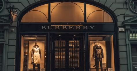 burberry returns online.